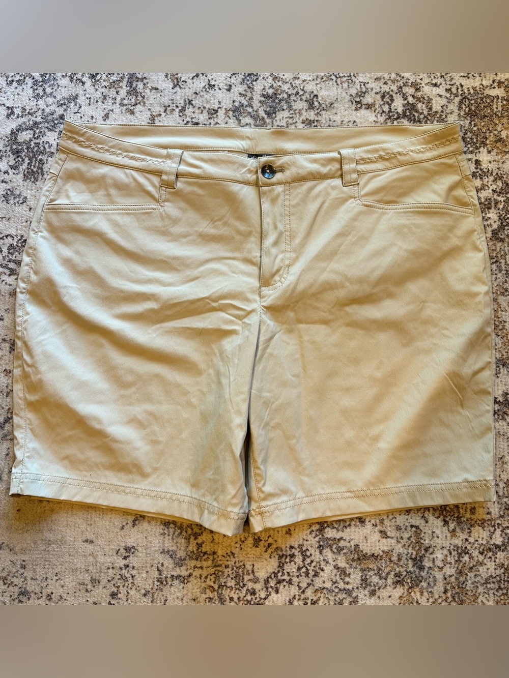 EUC Eddie Bauer Khaki/Tan Women's Hiking Shorts—sz 18